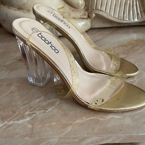 Cute boohoo good heals. Bought as a gift.